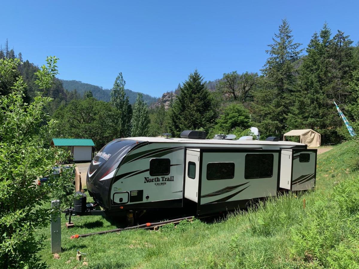 Umpqua's Last - Wilderness Cabins, Rv Park & Glamping Campingplatz *
