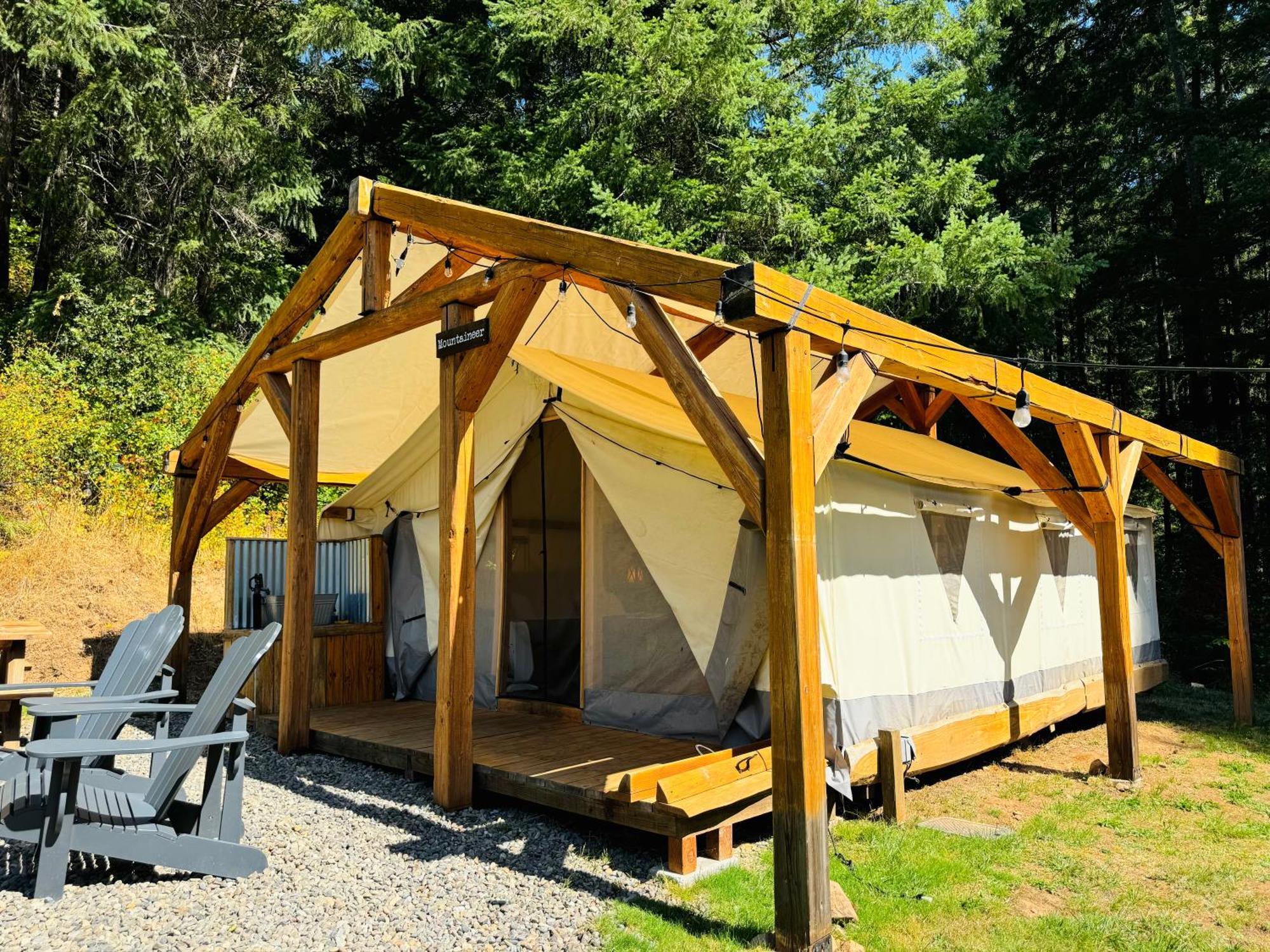 Umpqua's Last - Wilderness Cabins, Rv Park & Glamping