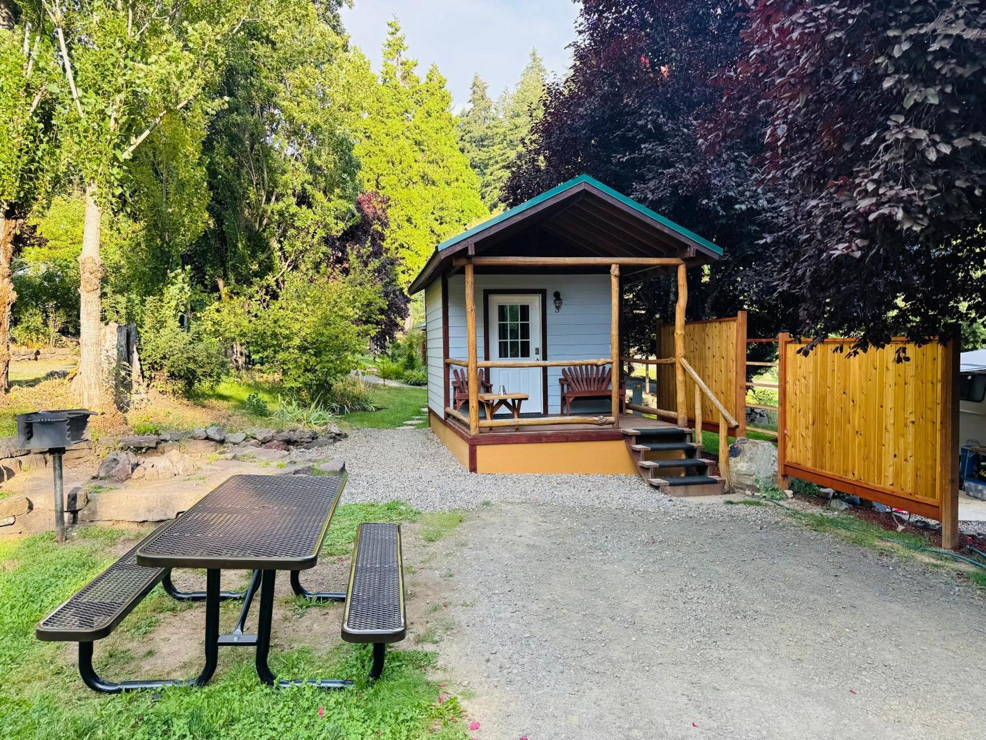 Umpqua's Last - Wilderness Cabins, Rv Park & Glamping Campingplatz *