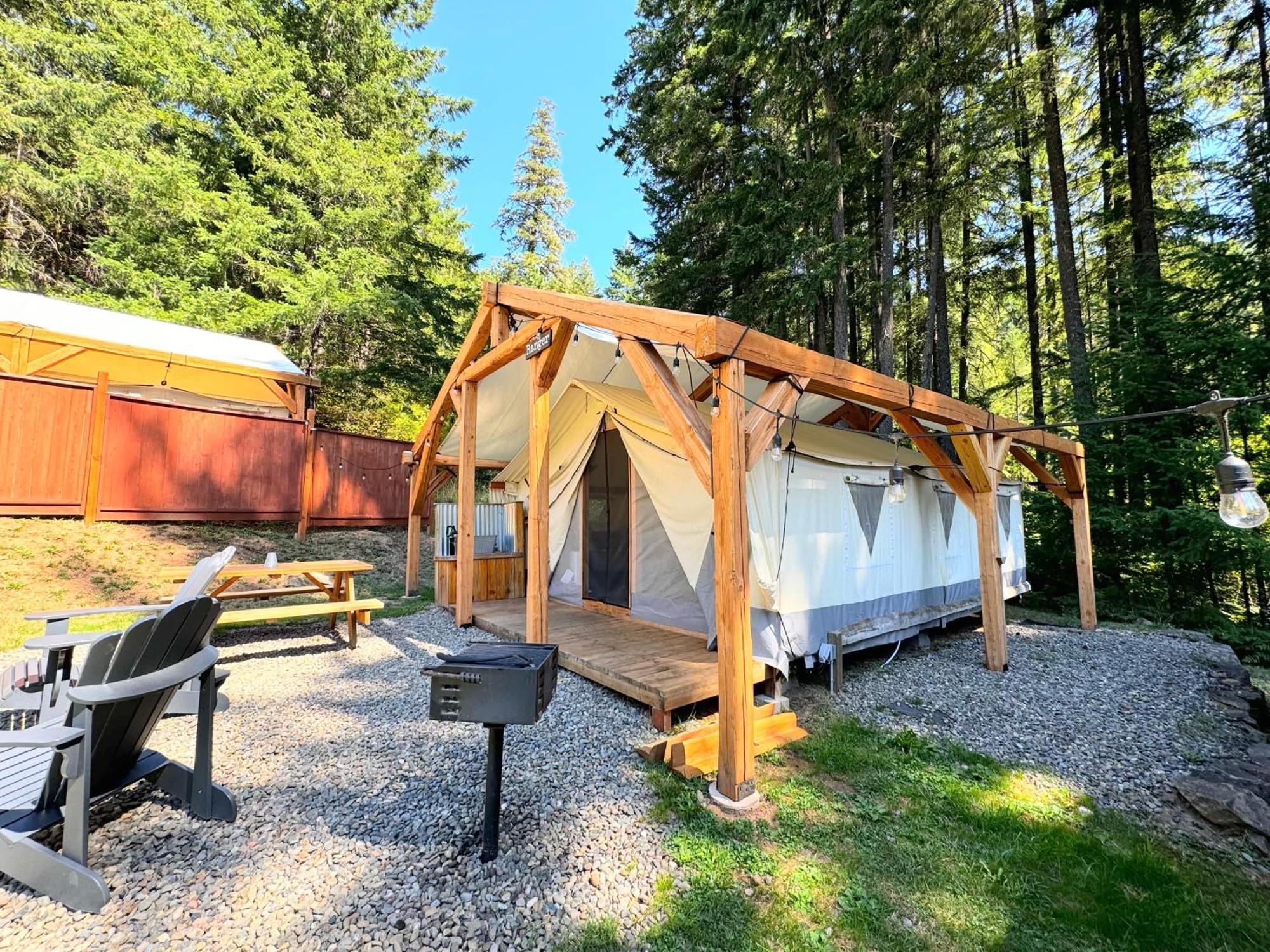 Umpqua's Last - Wilderness Cabins, Rv Park & Glamping