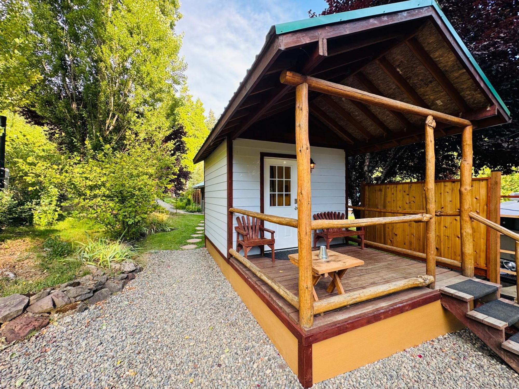 Umpqua's Last - Wilderness Cabins, Rv Park & Glamping * Idleyld Park