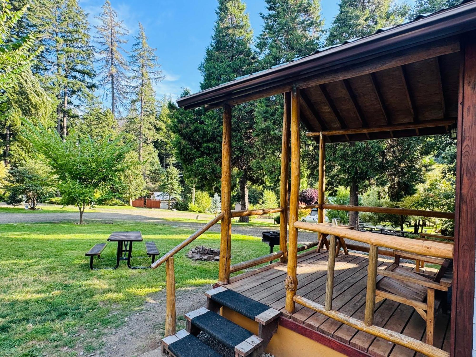 Umpqua's Last - Wilderness Cabins, Rv Park & Glamping Idleyld Park