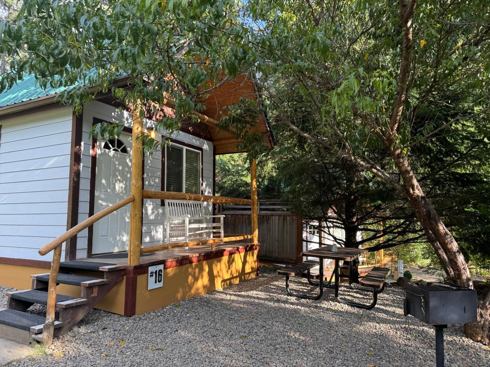 Umpqua's Last - Wilderness Cabins, Rv Park & Glamping Idleyld Park