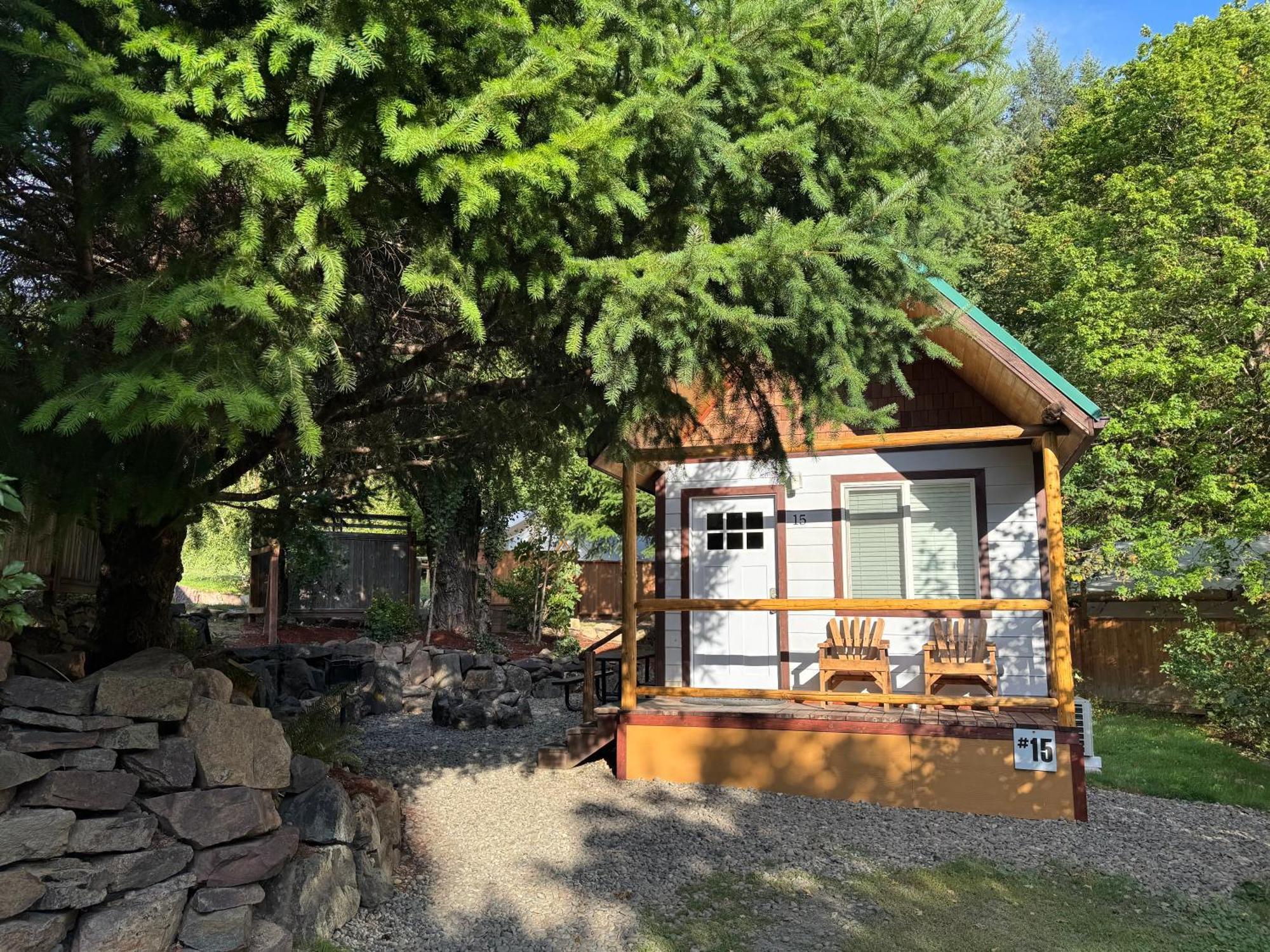 Umpqua's Last - Wilderness Cabins, Rv Park & Glamping Campingplatz