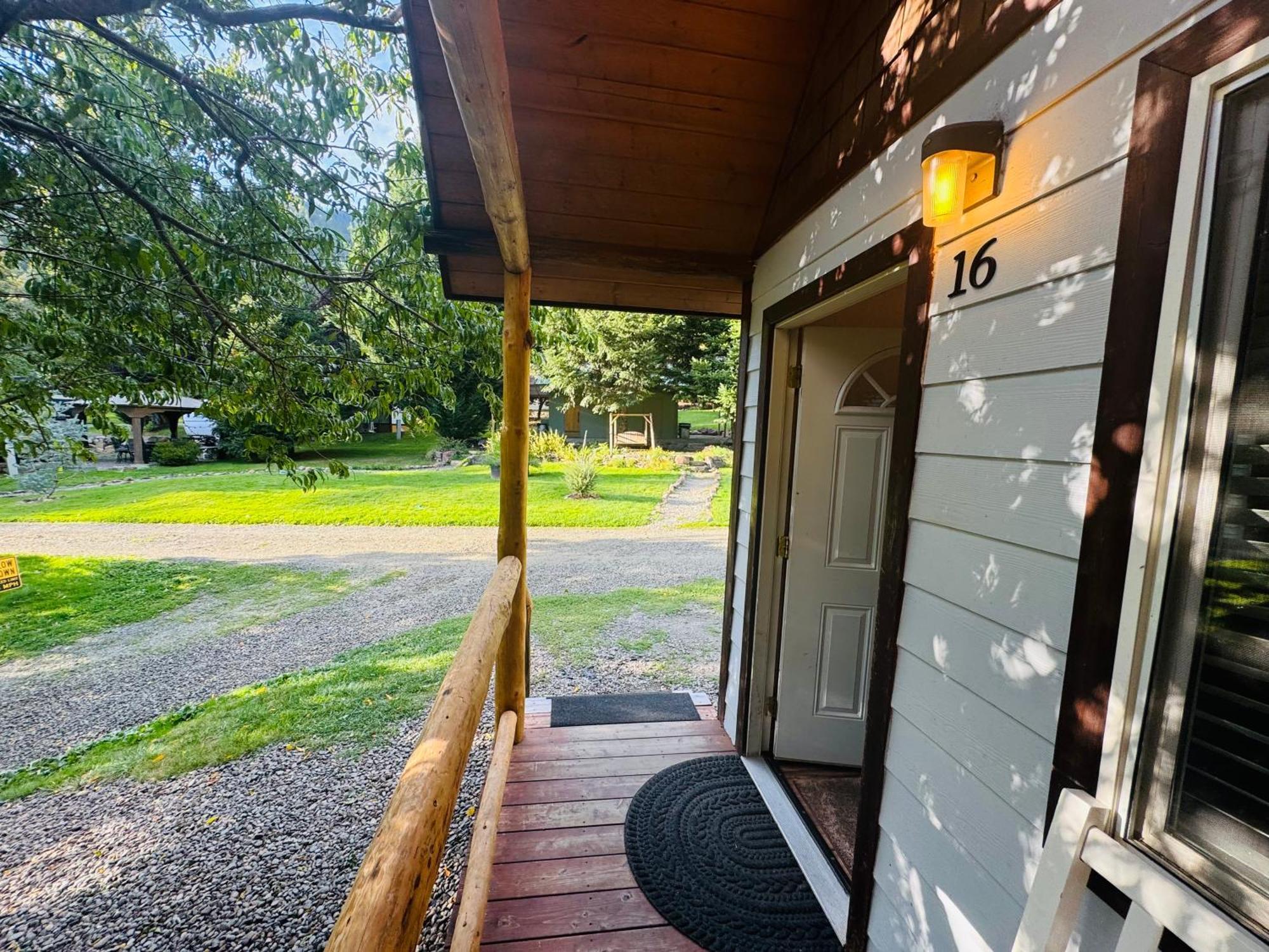 Umpqua's Last - Wilderness Cabins, Rv Park & Glamping