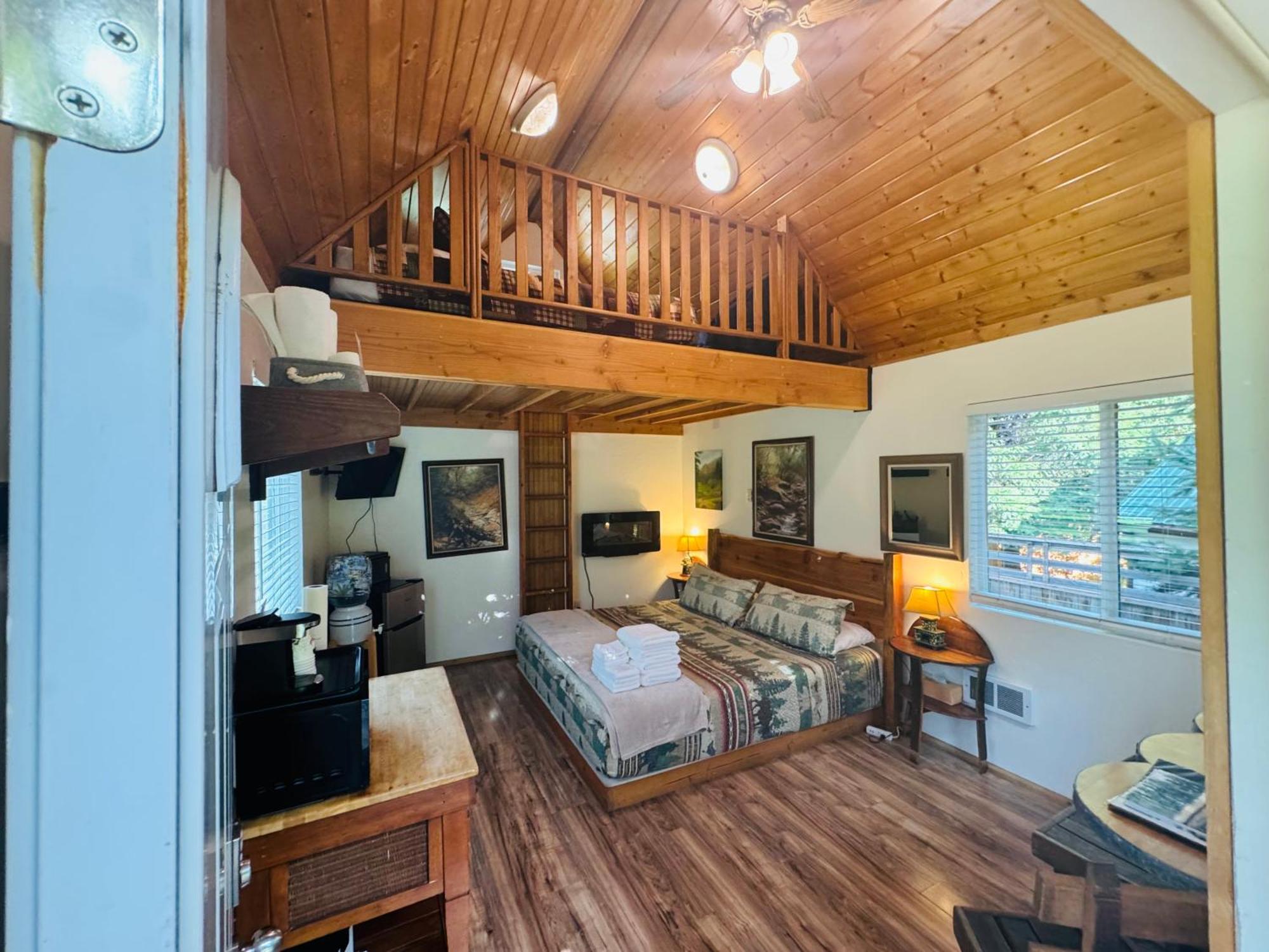 Umpqua's Last - Wilderness Cabins, Rv Park & Glamping * Idleyld Park