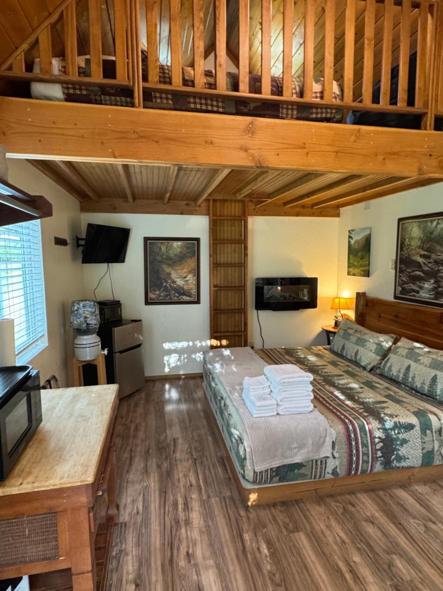 Umpqua's Last - Wilderness Cabins, Rv Park & Glamping